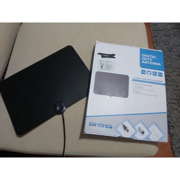 Digital HDTV Antenna - Ultra-Thin with detachable amplifier - Picture 1 of 2